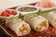 Spring rolls z wędzonym na gorąco pstrągiem podane ze słodkim sosem sojowym aromatyzowanym imbirem i chili