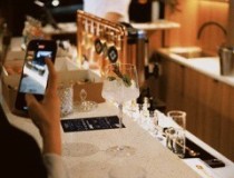  Polacy piją inaczej niż kiedyś: nie chcemy już „byle czego”. Ginnery Gin o tym, jak zmienia się polska kultura picia.