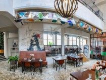 Wyostrz zmysły i zjedz w ciemnościach w Restauracji Drukarnia