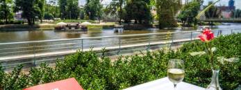 Polecana restauracja: Restauracja Panorama - Hotel HP Park Plaza, Wrocław Restauracja Panorama w Hotelu HP PARK PLAZA z widokiem na Odrę... [czytaj dalej]