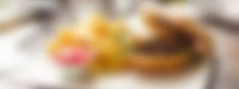 Zgłodniałeś? Zrób przerwe na <strong>lunch!</strong> Zobacz gdzie zjesz szybko i smacznie!